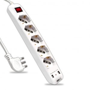 Multipresa con 5 prese 10/16a ​​2p+t bipasso/schuko 45 ° e 2 prese usb-a e interruttore generale luminoso e cavo 1,5m spina 16a 2p+t colore bianco